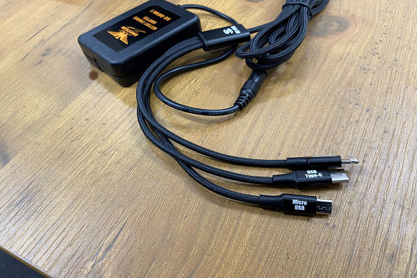 貸出備品にマルチ充電器が加わりました♪